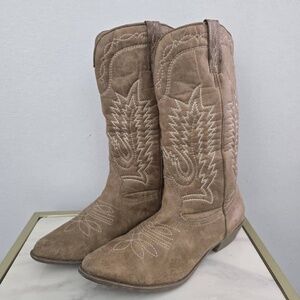 Paisley Tan Suede Pointed Toe Cowgirl Boots with White Stitched Design Size 10